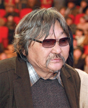 Б.Лхагвасүрэн: Амьдрал бол там, диваажин хоёроор нийлүүлж томсон дүүжлүүрийн олс